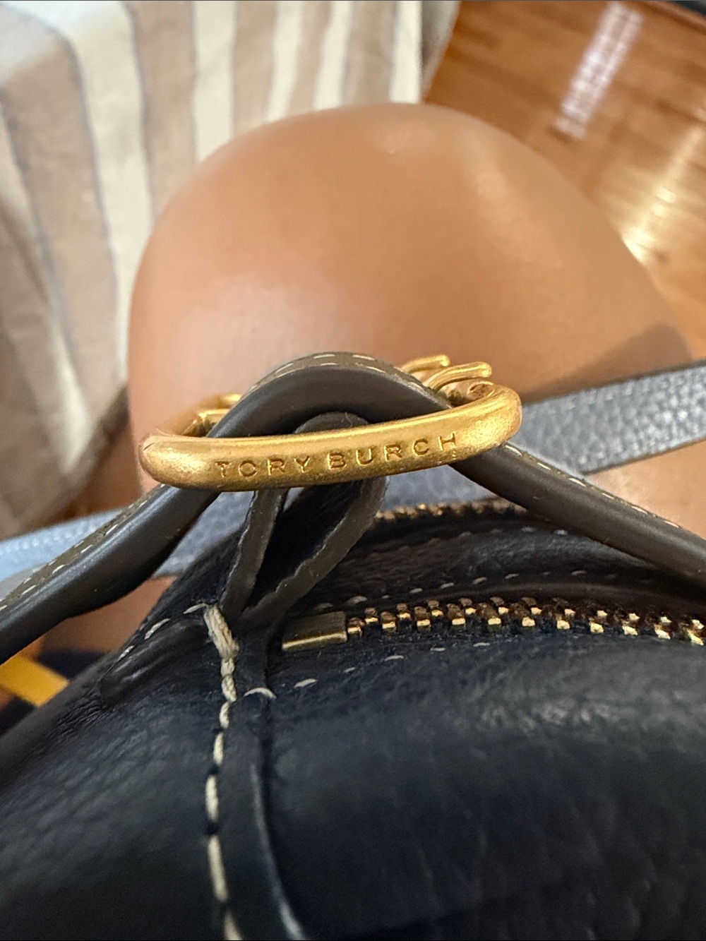Tory Burch. Navy and Natural Woven Crossbody Bag with Logo Accent - Picture 2 of 3